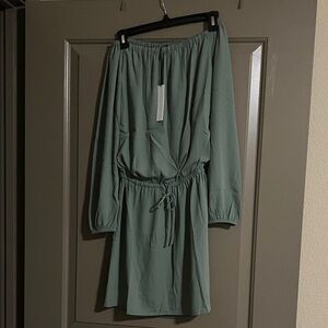 Elegant Green Off-Shoulder long sleeved Dress